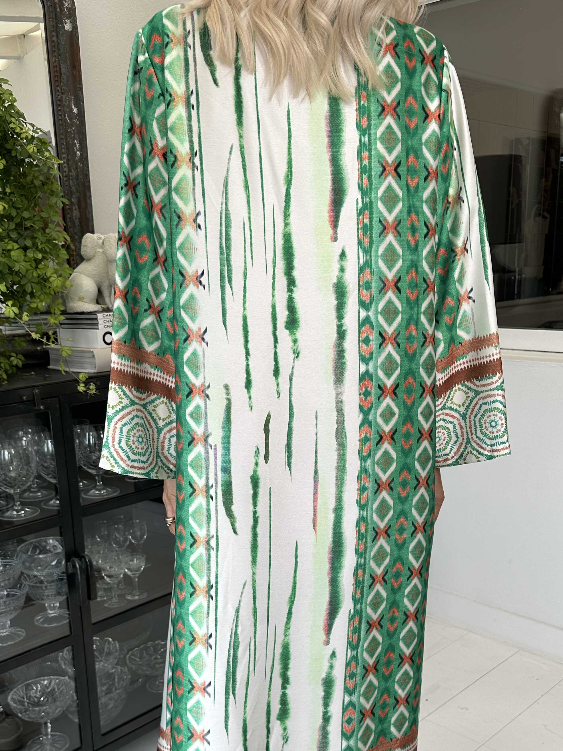 Hyben - Langærmet kjole i silkelook